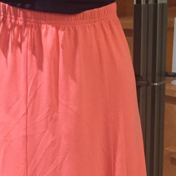 ⭐️HOST PICK ⭐️NWOT Coral slip on flared midi skirt - Picture 2 of 4
